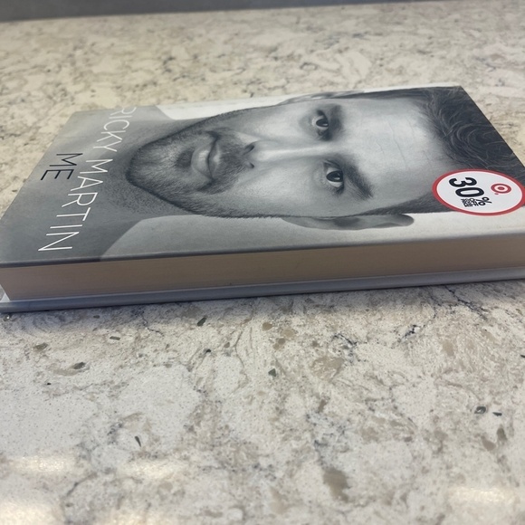 Ricky Martin Me Hardcover - Celebrity Memoir /Aytobiography Like New - Picture 3 of 5